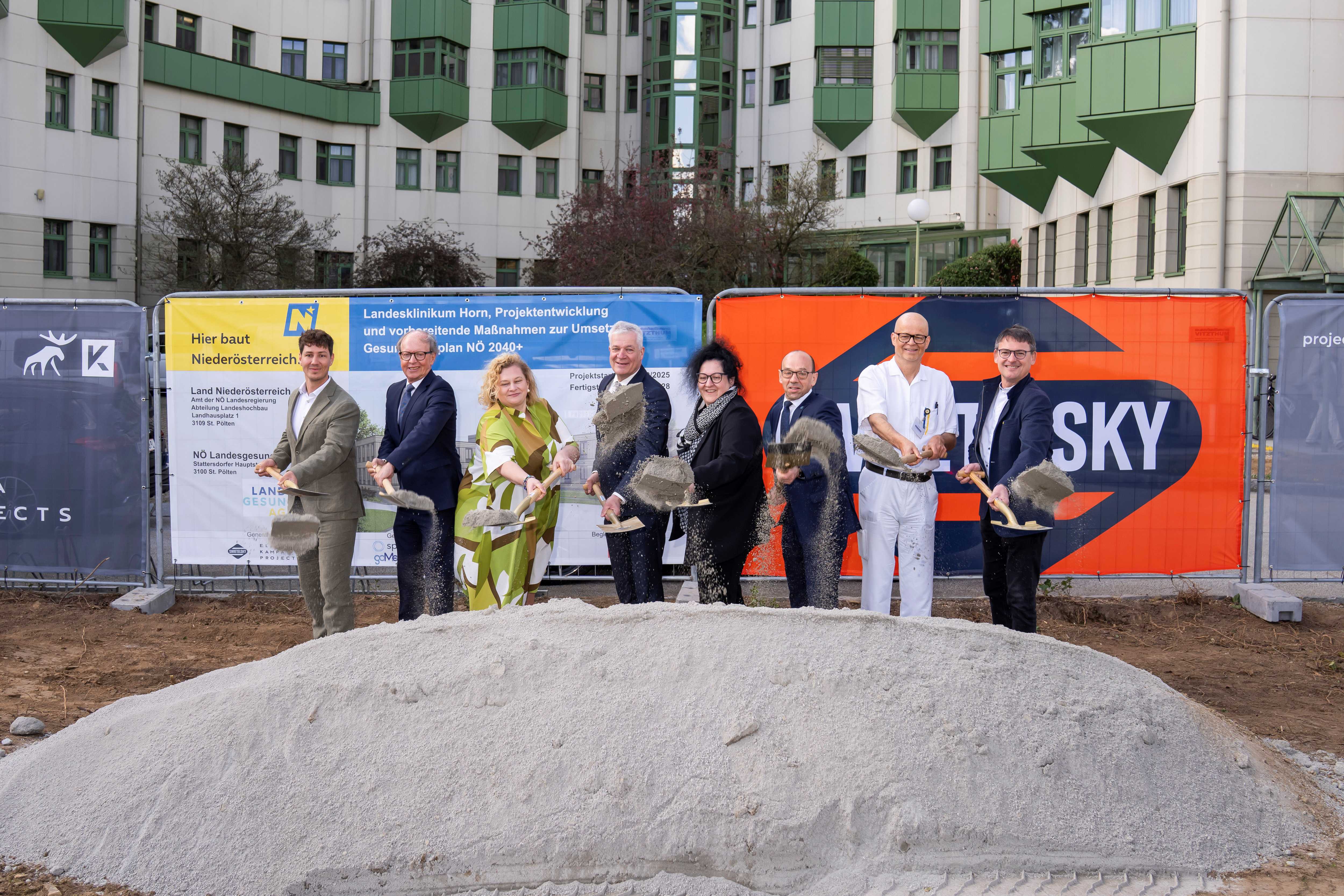 Spatenstich für Ausweichfläche am LK Horn mit Politik, LGA-Vorstand und Region Waldviertel GmbH